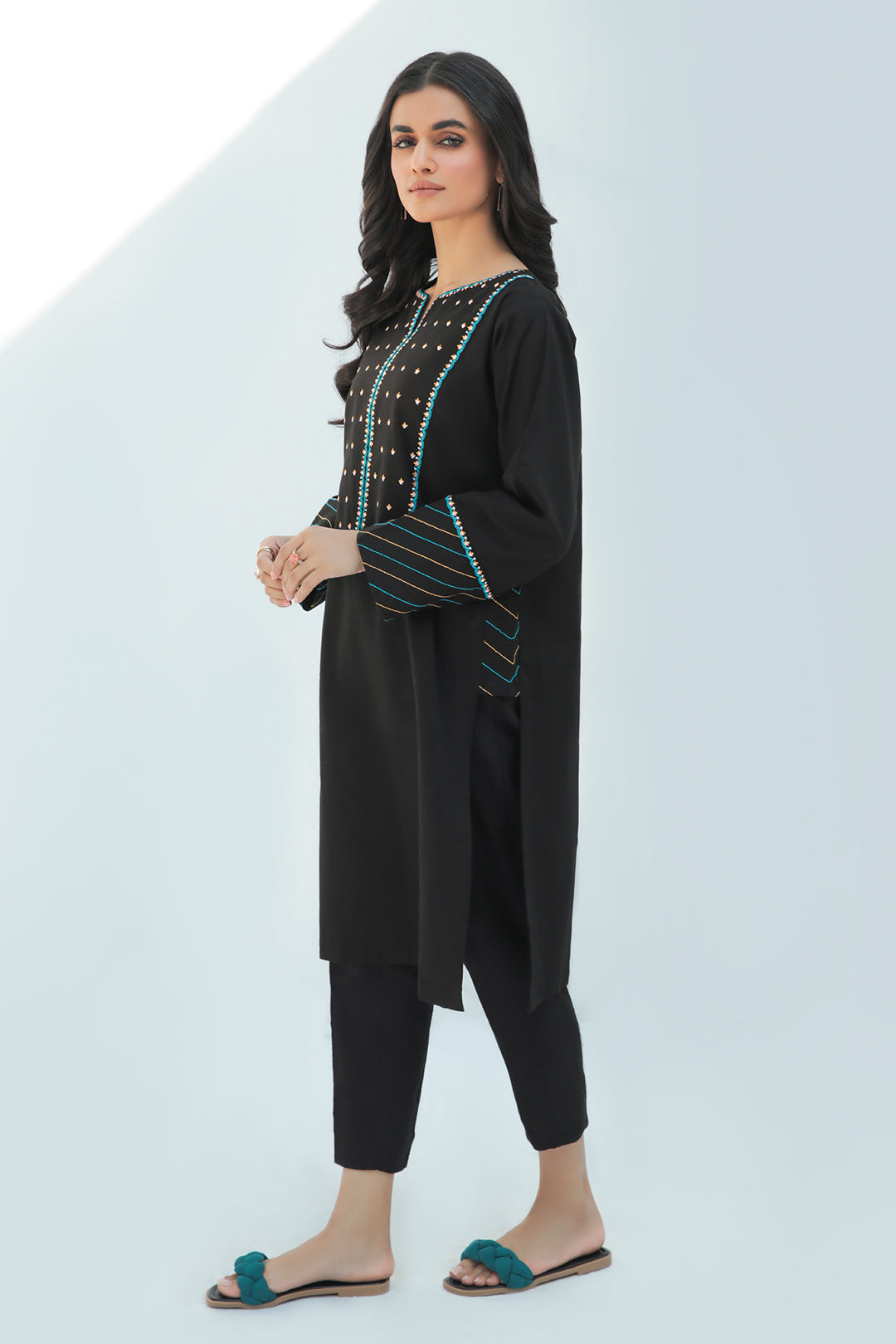 1 Piece - Dyed Embroidered Slub Khaddar Fusion Top P0200