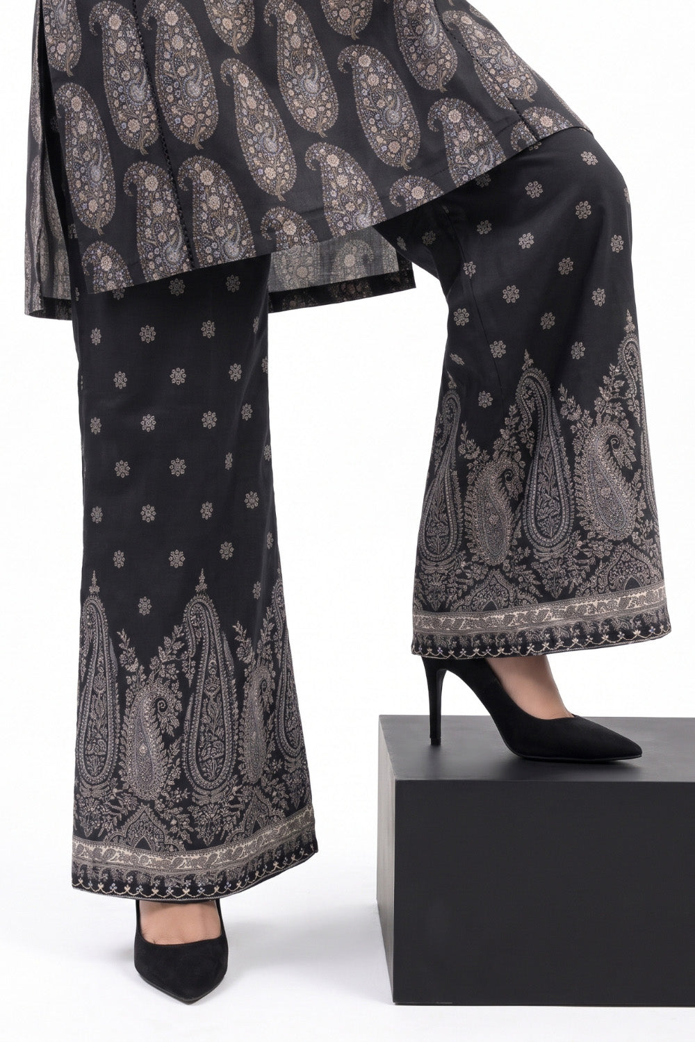 3 Piece - Embroidered Digital Printed Lawn Suit P001243