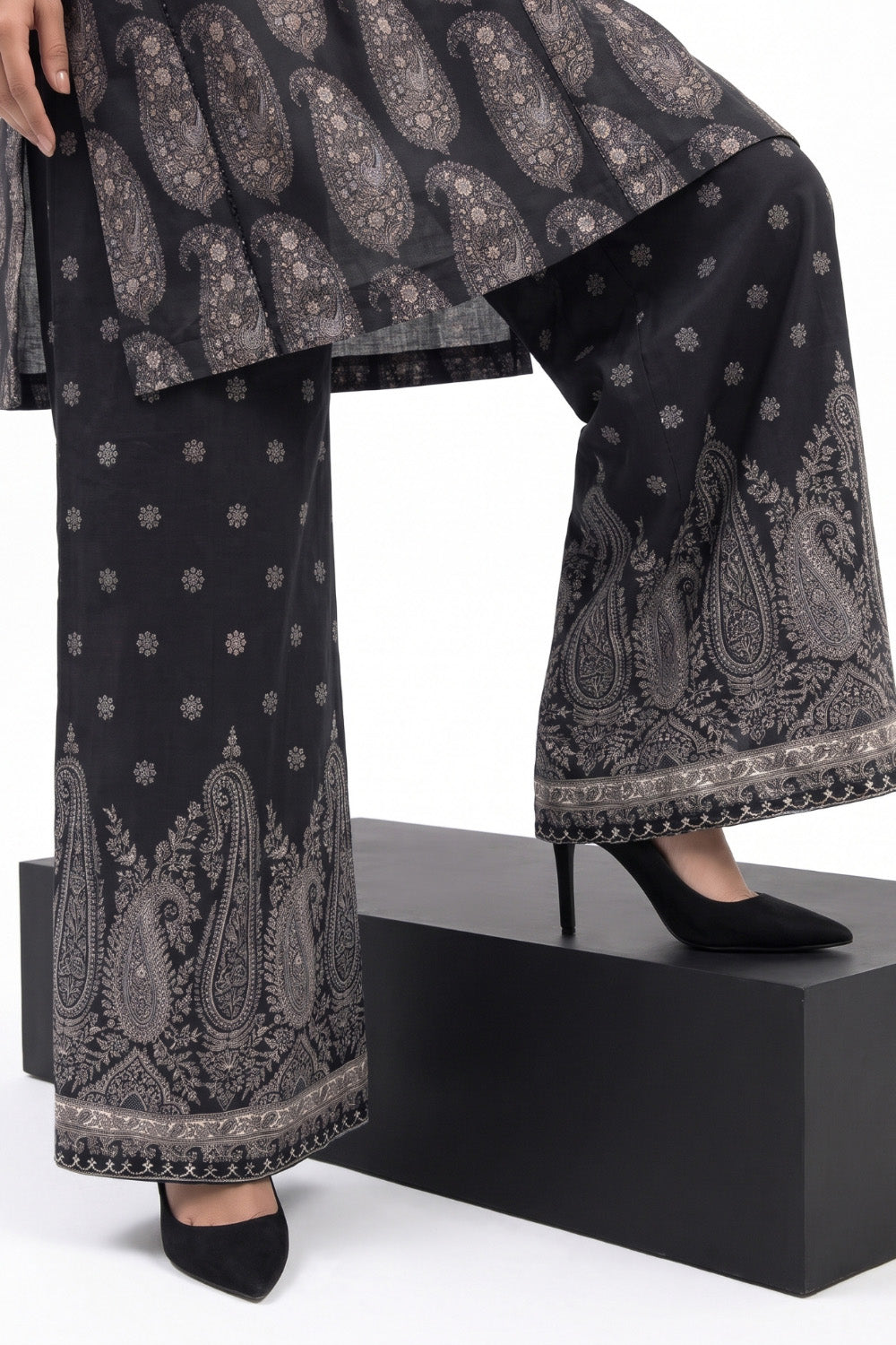 3 Piece - Embroidered Digital Printed Lawn Suit P001243
