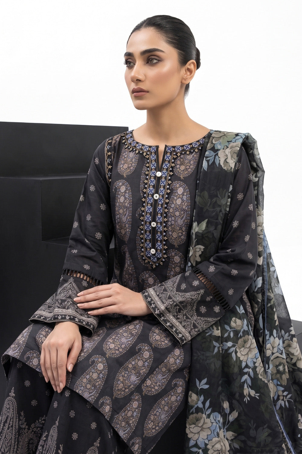 3 Piece - Embroidered Digital Printed Lawn Suit P001243