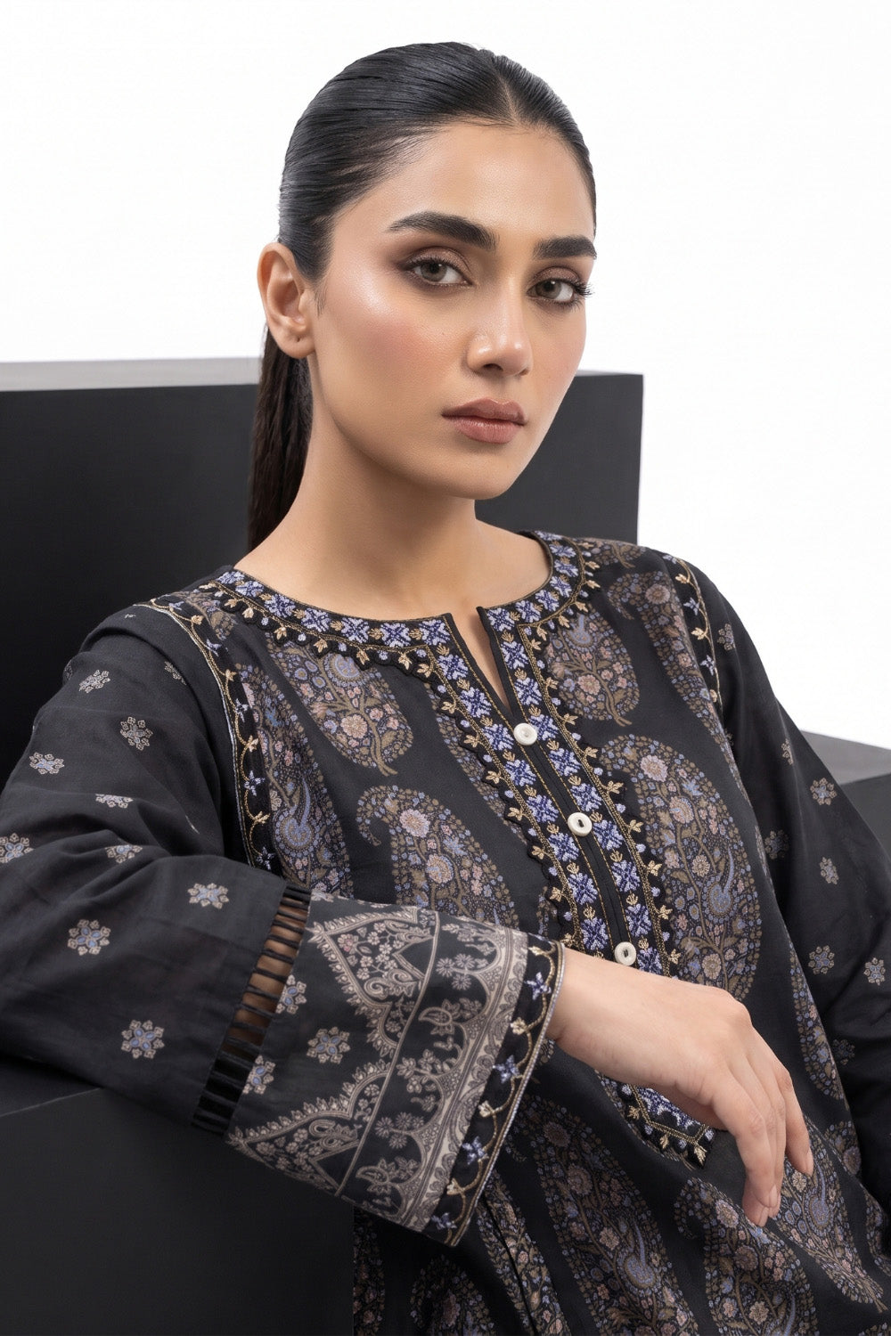 3 Piece - Embroidered Digital Printed Lawn Suit P001243
