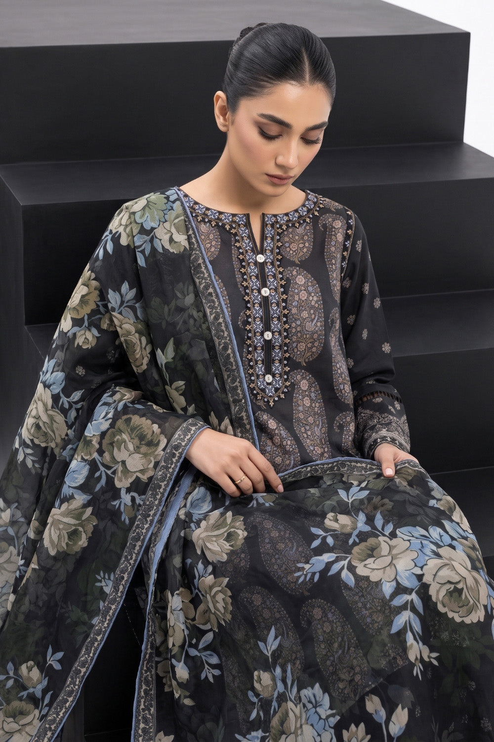 3 Piece - Embroidered Digital Printed Lawn Suit P001243