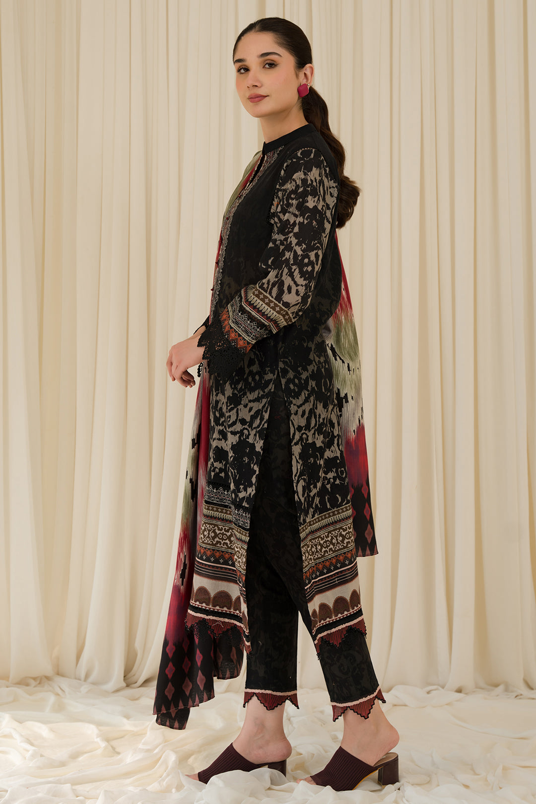 3 Piece - Embroidered Khaddar Suit U0996