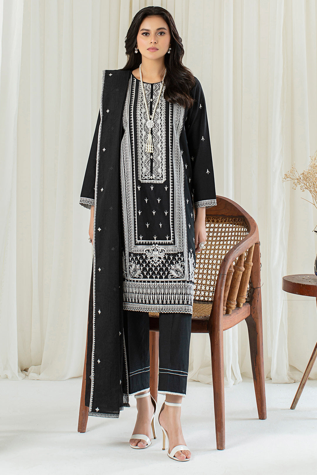 3 Piece - Embroidered Lawn Suit P001132