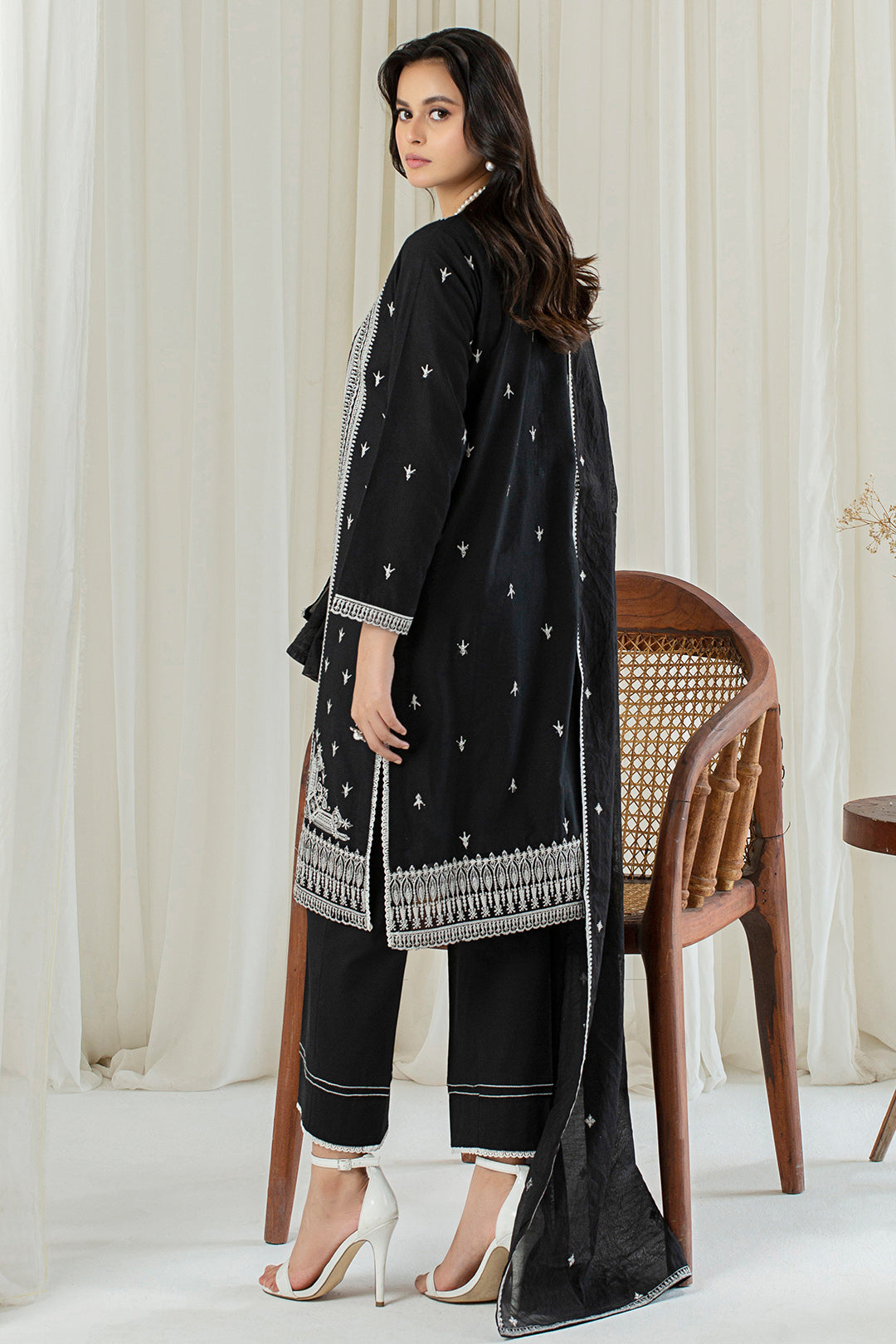 3 Piece - Embroidered Lawn Suit P001132