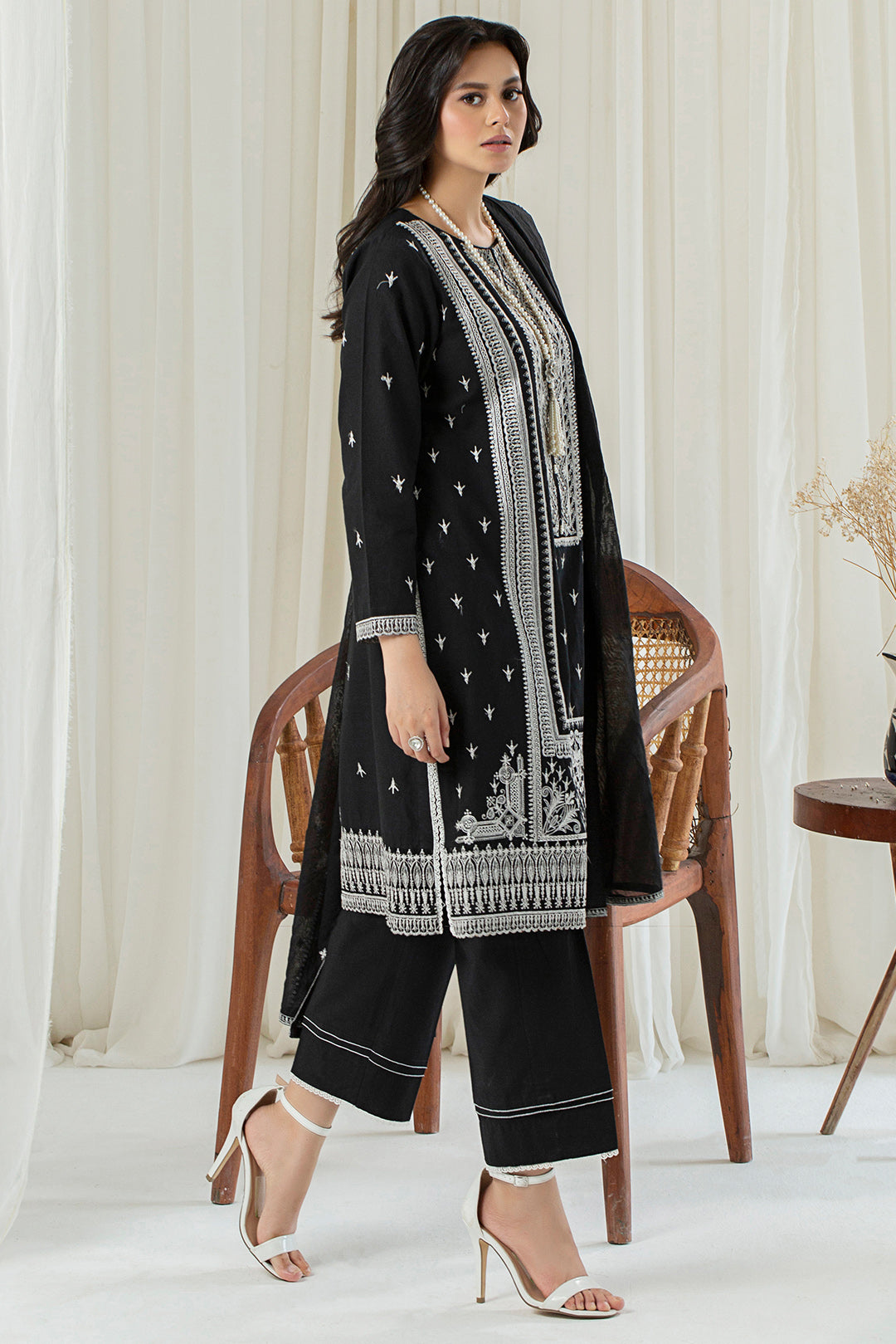 3 Piece - Embroidered Lawn Suit P001132