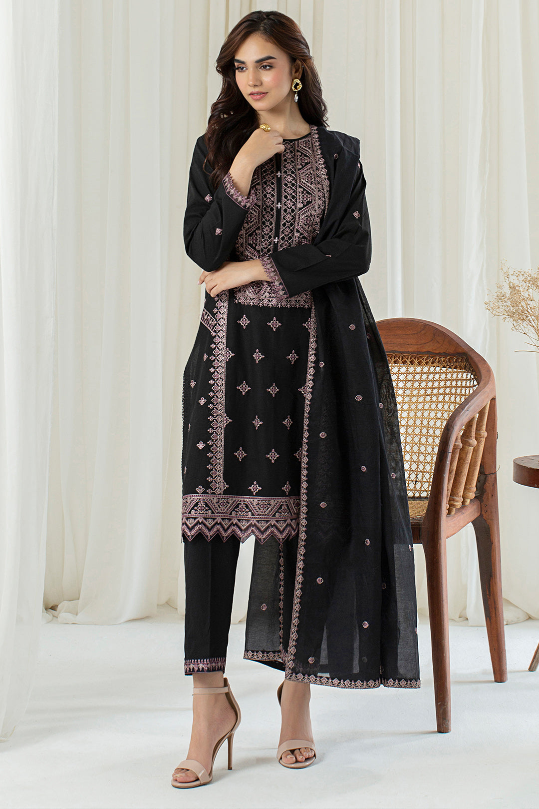 3 Piece - Embroidered Lawn Suit P001133