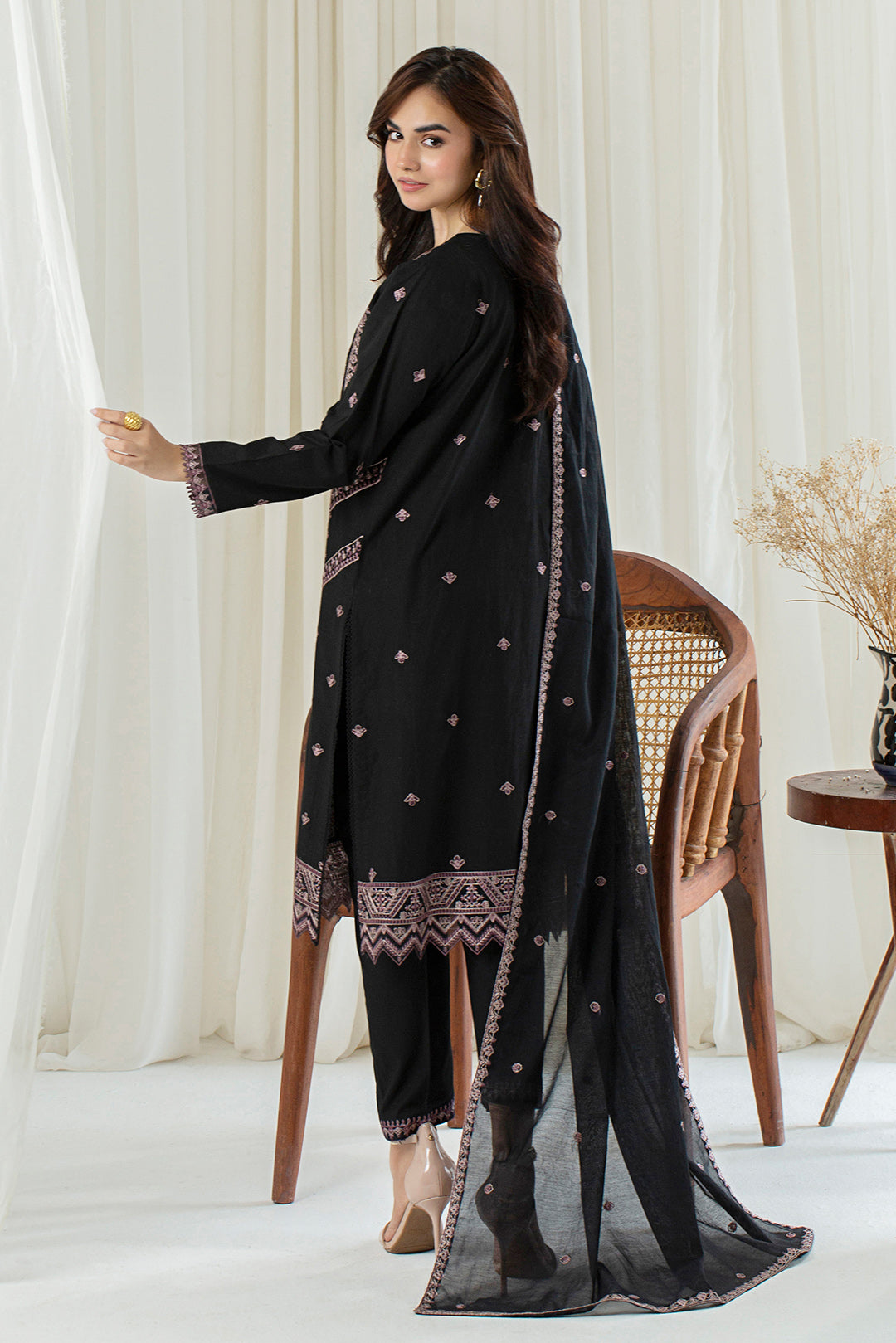 3 Piece - Embroidered Lawn Suit P001133