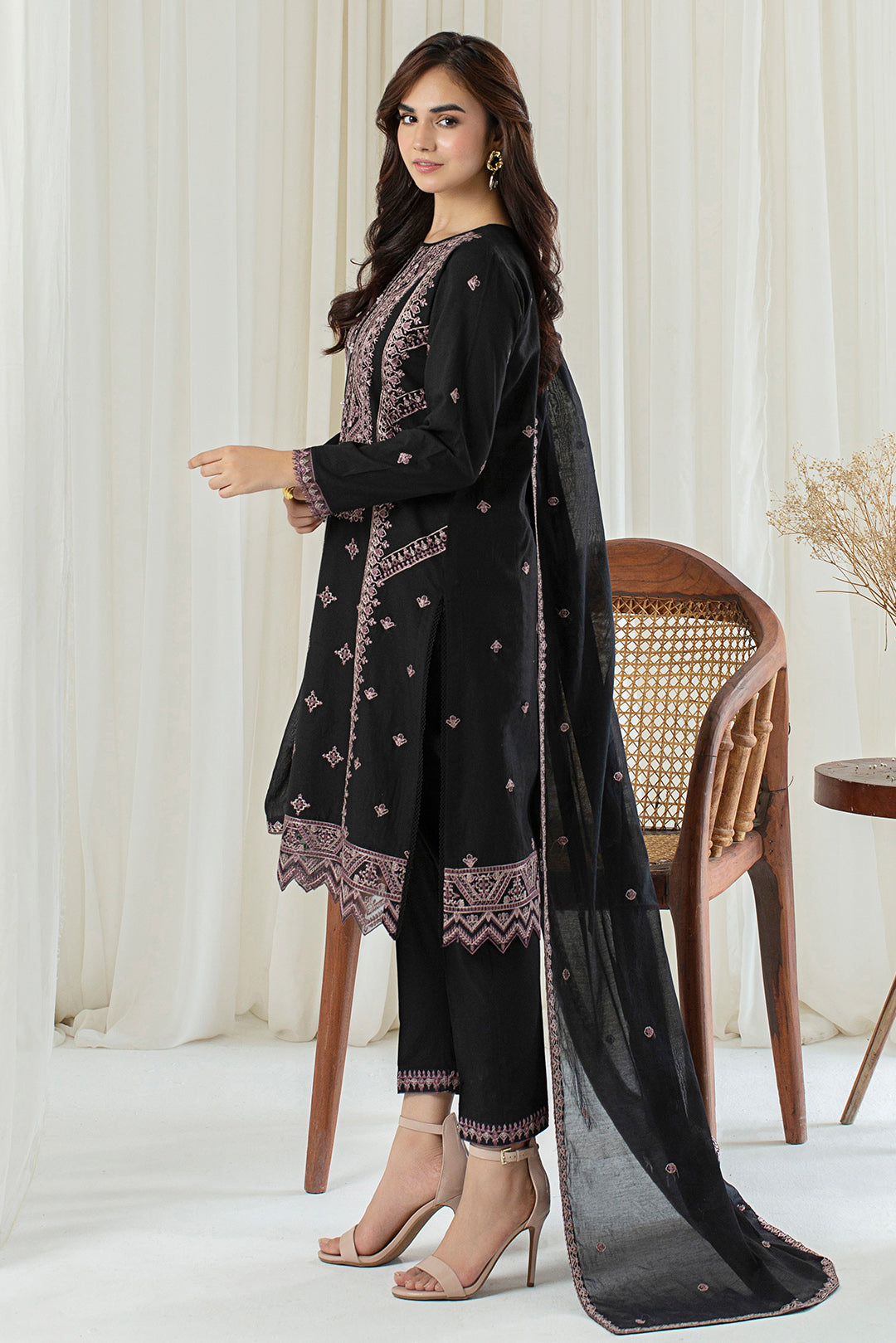 3 Piece - Embroidered Lawn Suit P001133