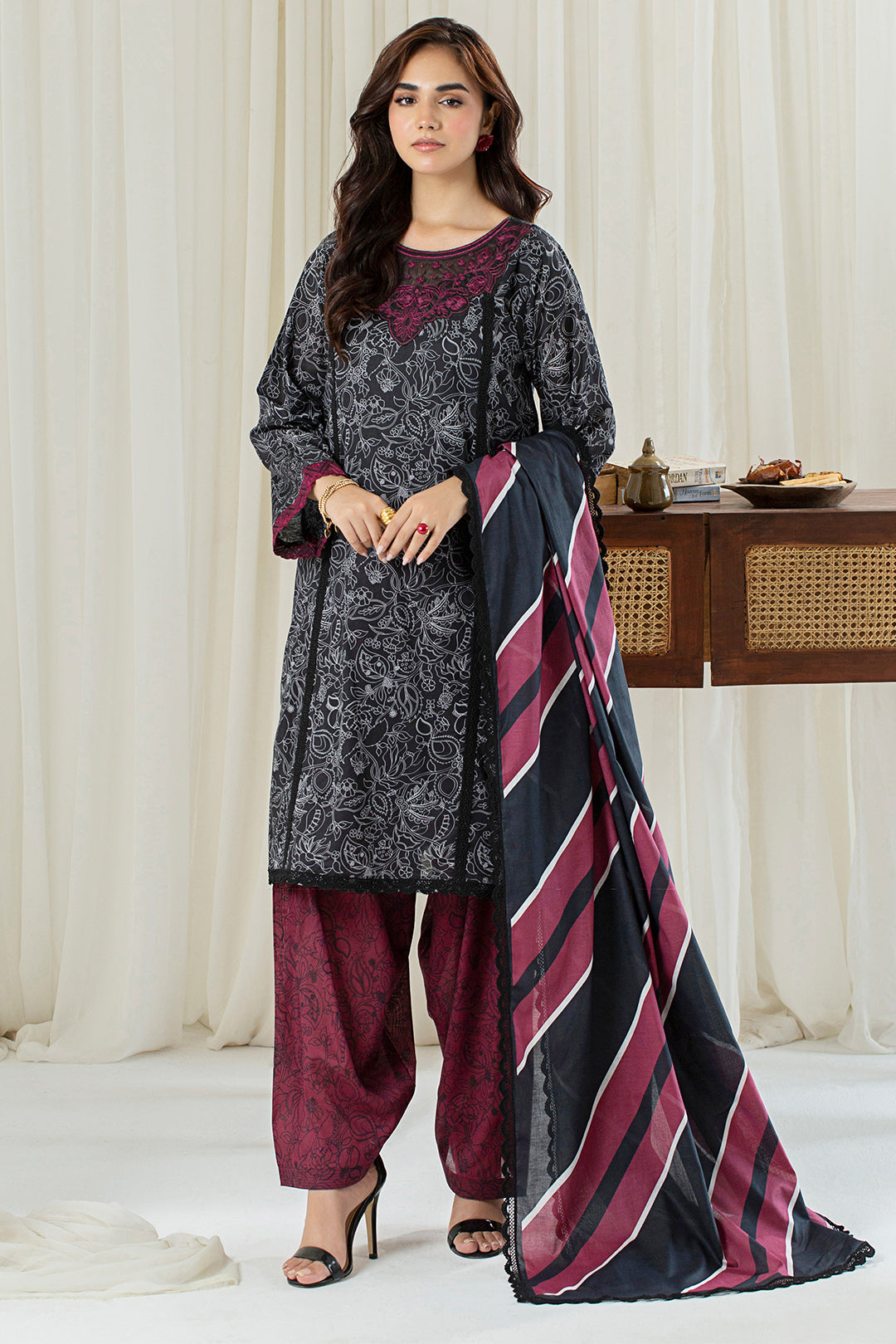 3 Piece - Embroidered Digital Printed Lawn Suit P001140