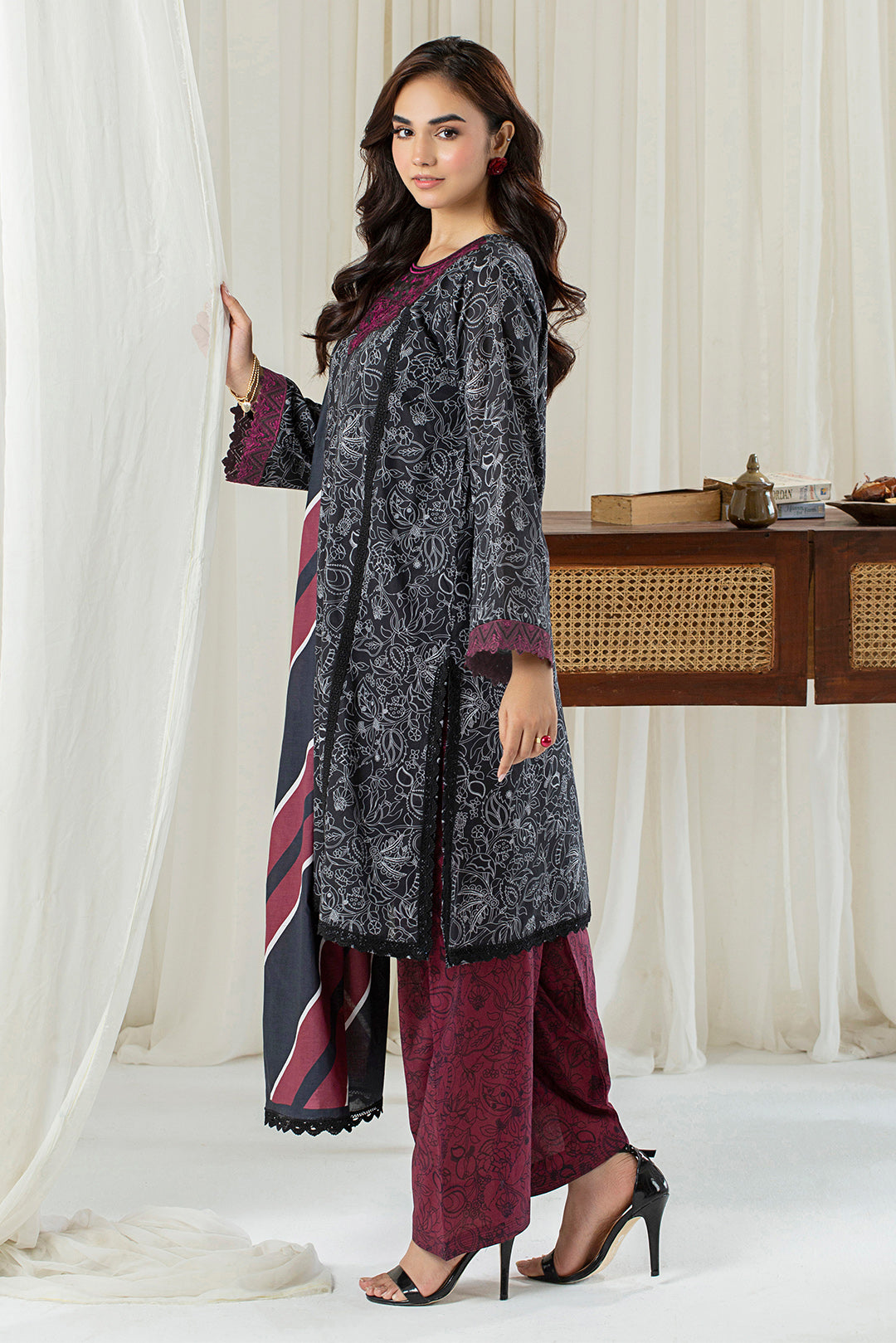 3 Piece - Embroidered Digital Printed Lawn Suit P001140