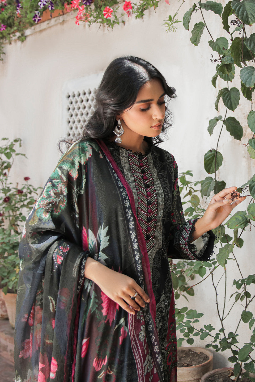 3 Piece - Embroidered Digital Printed Lawn Suit P0527