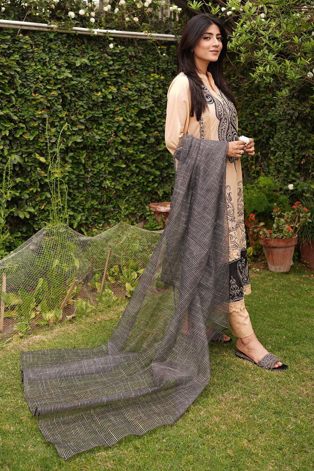 3 Piece - Embroidered Lawn Texture Suit P1059