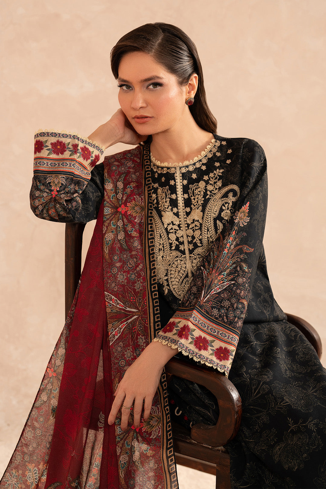 3 Piece - Embroidered Digital Printed Khaddar Suit U001184