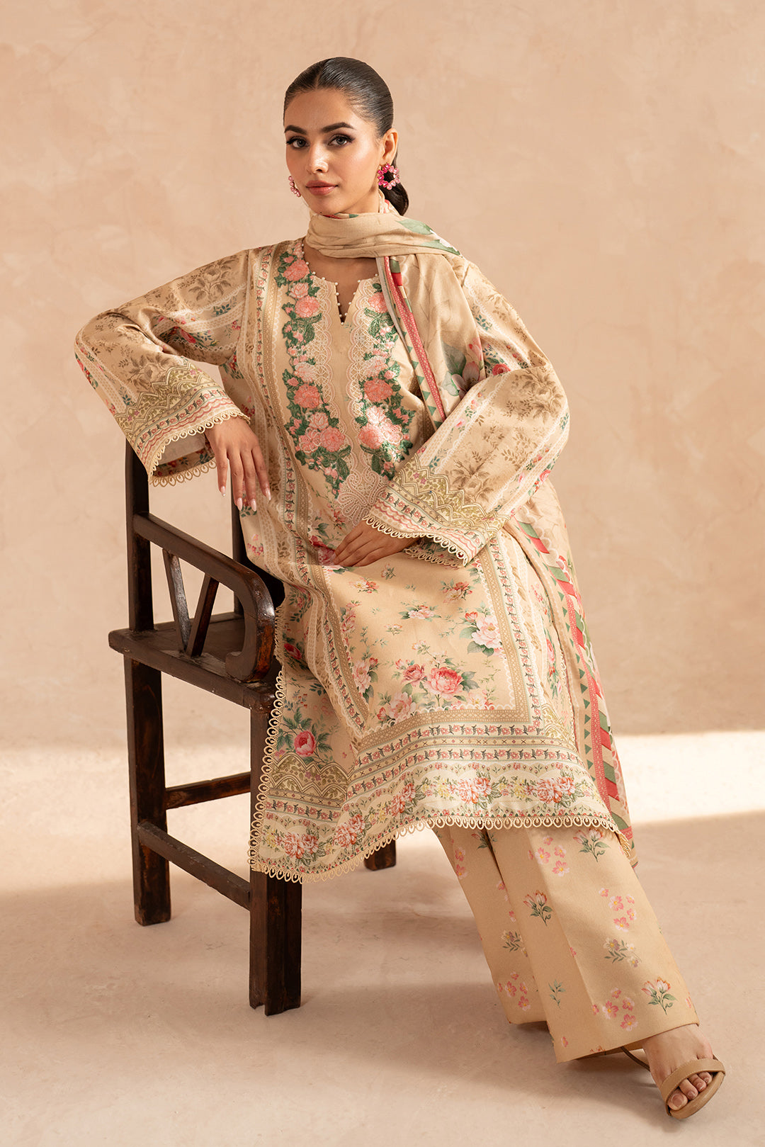 3 Piece - Embroidered Digital Printed Khaddar Suit U001186