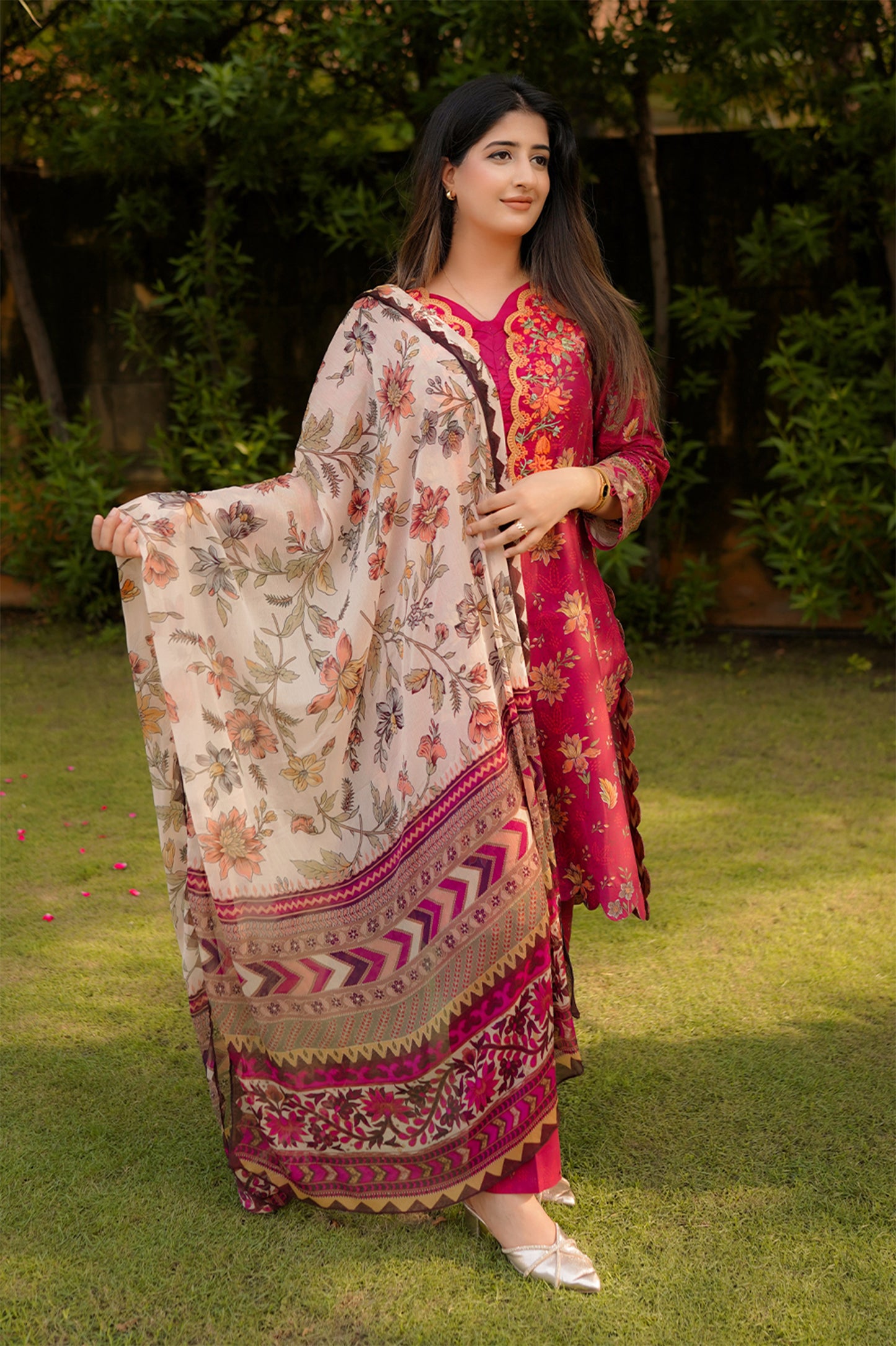 3 Piece - Embroidered Digital Printed Lawn Suit P001245