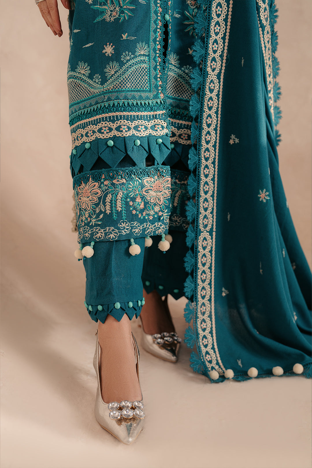 3 Piece - Embroidered Khaddar Suit LU01194