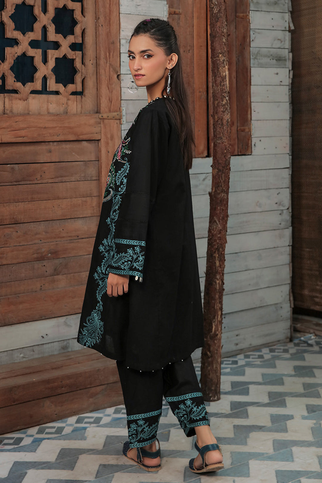 2 Pc Embroidered Khaddar Suit 