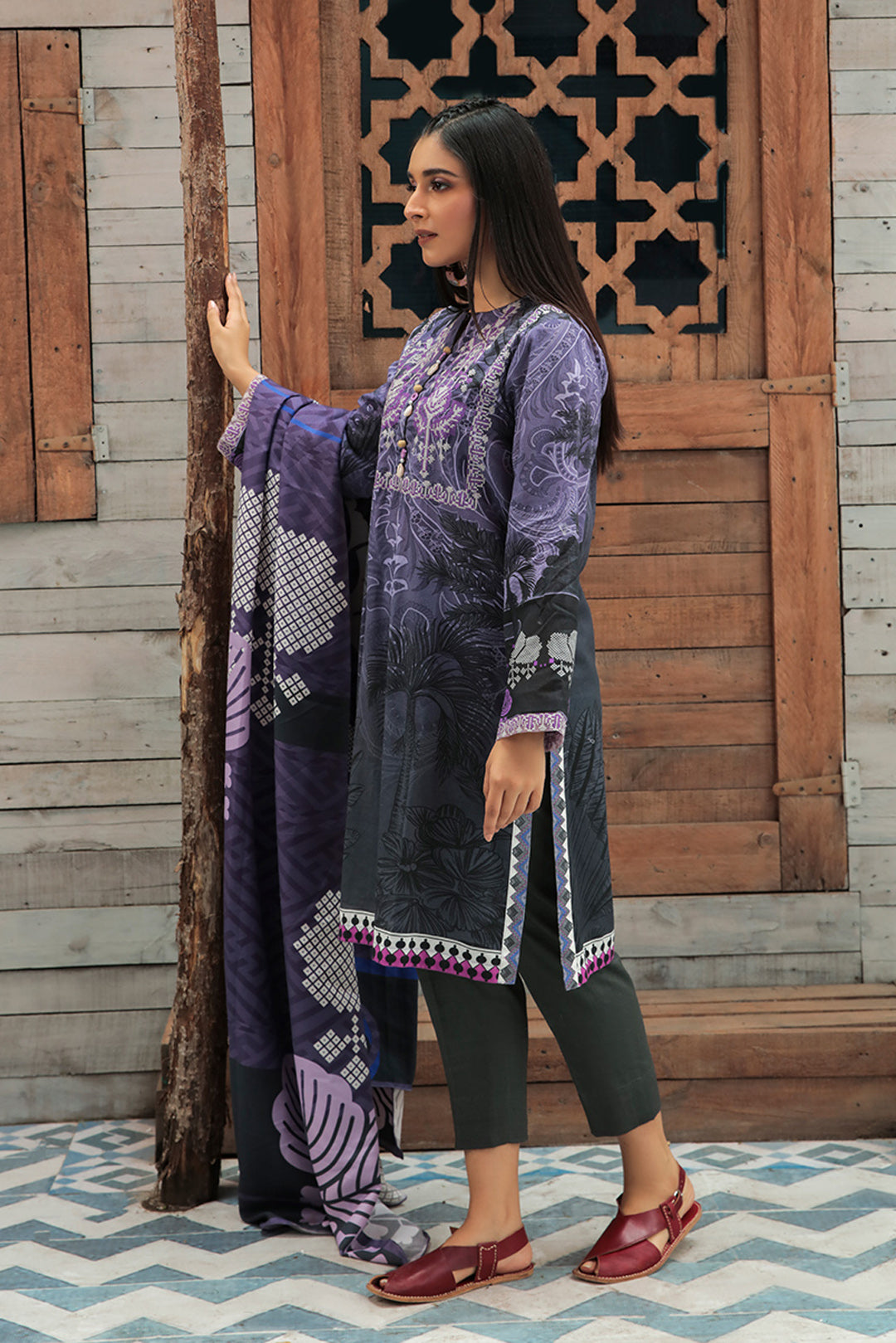 2 Pc Embroidered Khaddar Suit for women