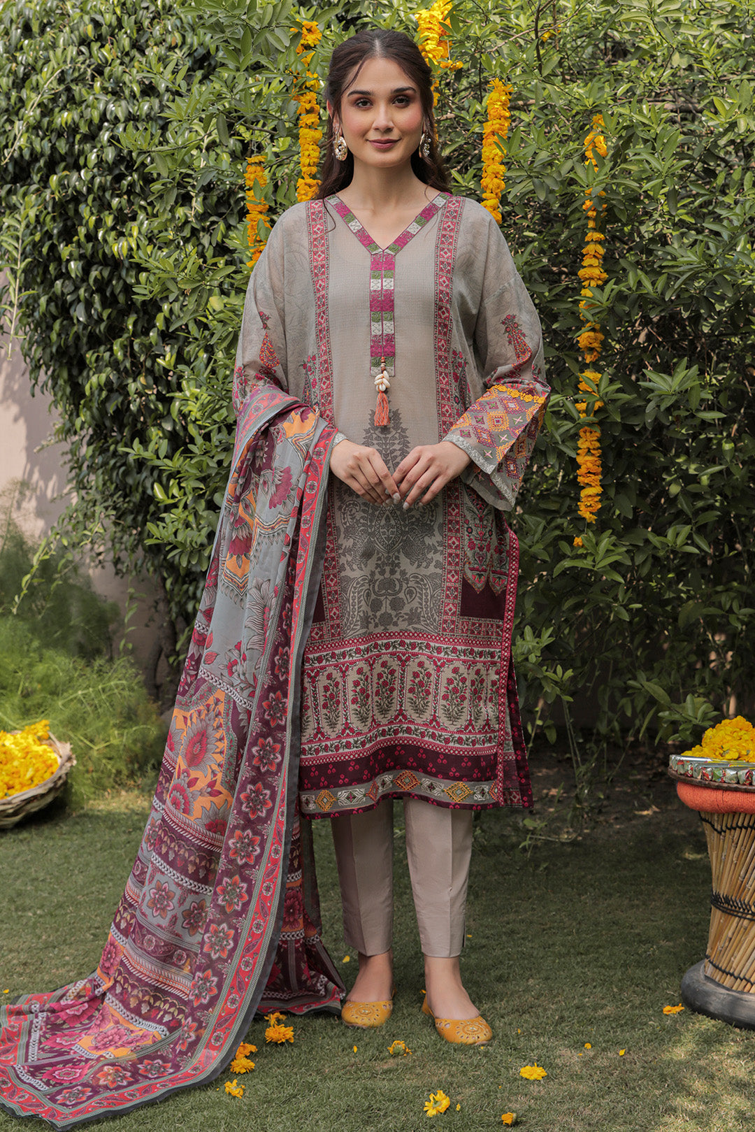 3 Piece - Embroidered Texture Lawn Suit P0638